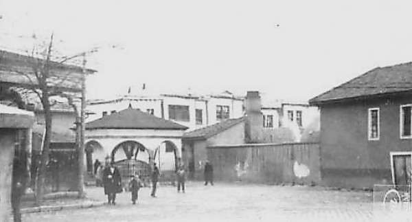 İmaret Hamam'nın 1960'ly yıllarda yıkılmadan evvelki h�li