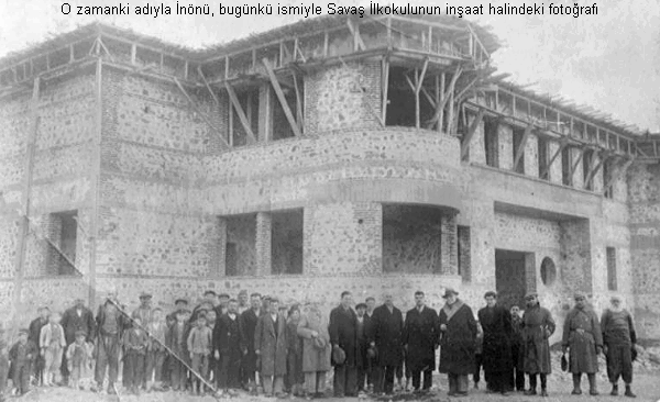 O zamanki adyyla Yn�n�, bug�nk� ismiyle Sava? Ylkokulunun in?aat halindeki foto?rafy